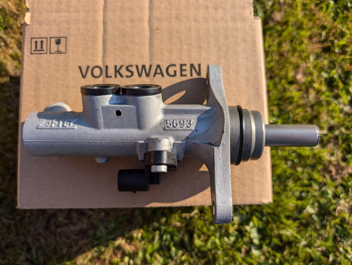 6R1611019B - Two-section master cylinder 23.81 [1/6]