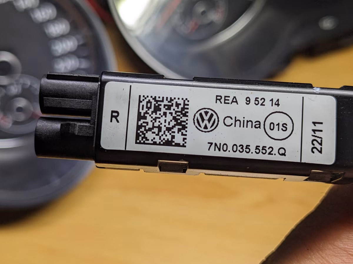 7N0035552Q - FM/DAB antenna amplifier [3/5]