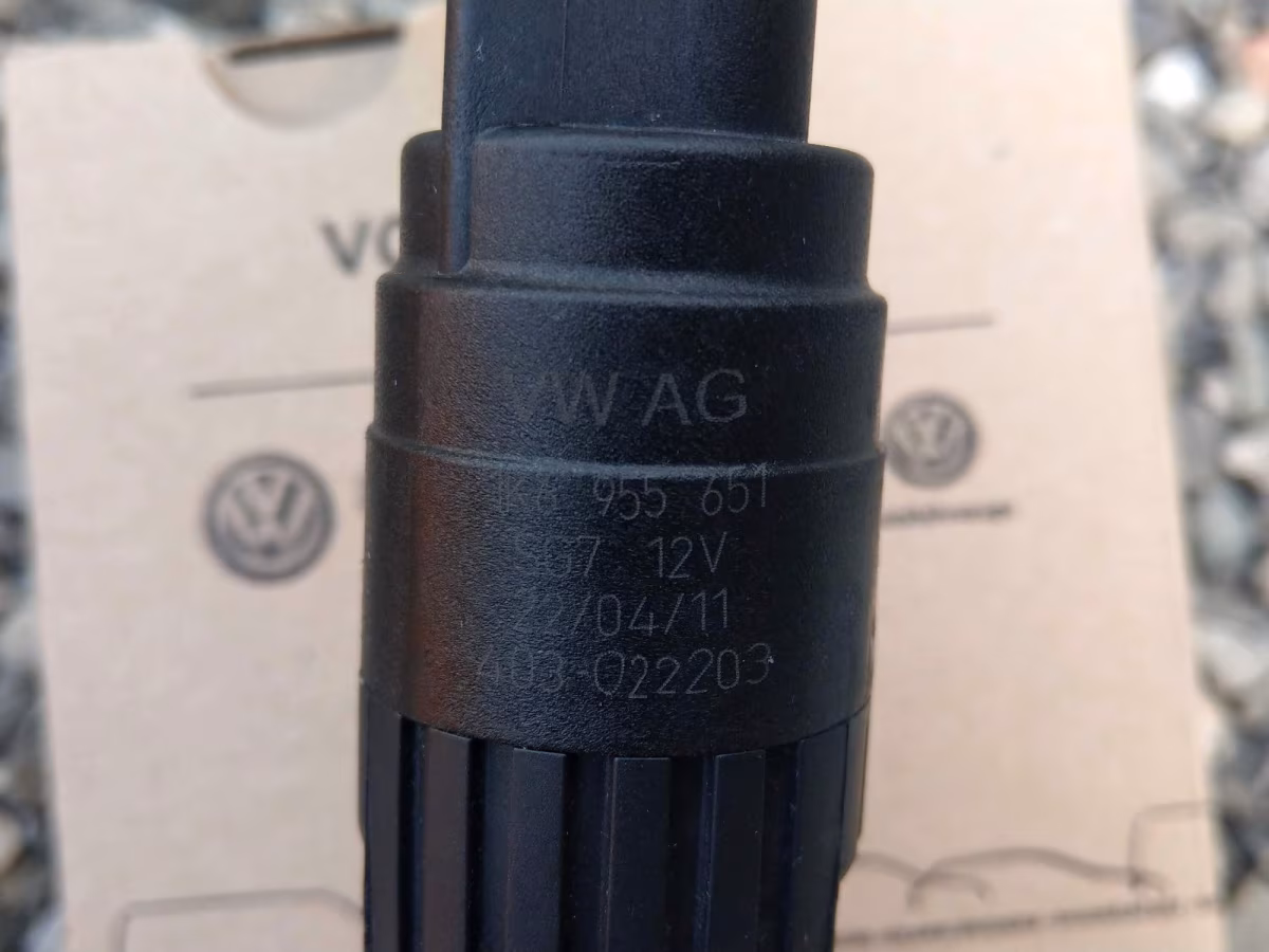 1K6955651 - Windshield washer pump [2/5]