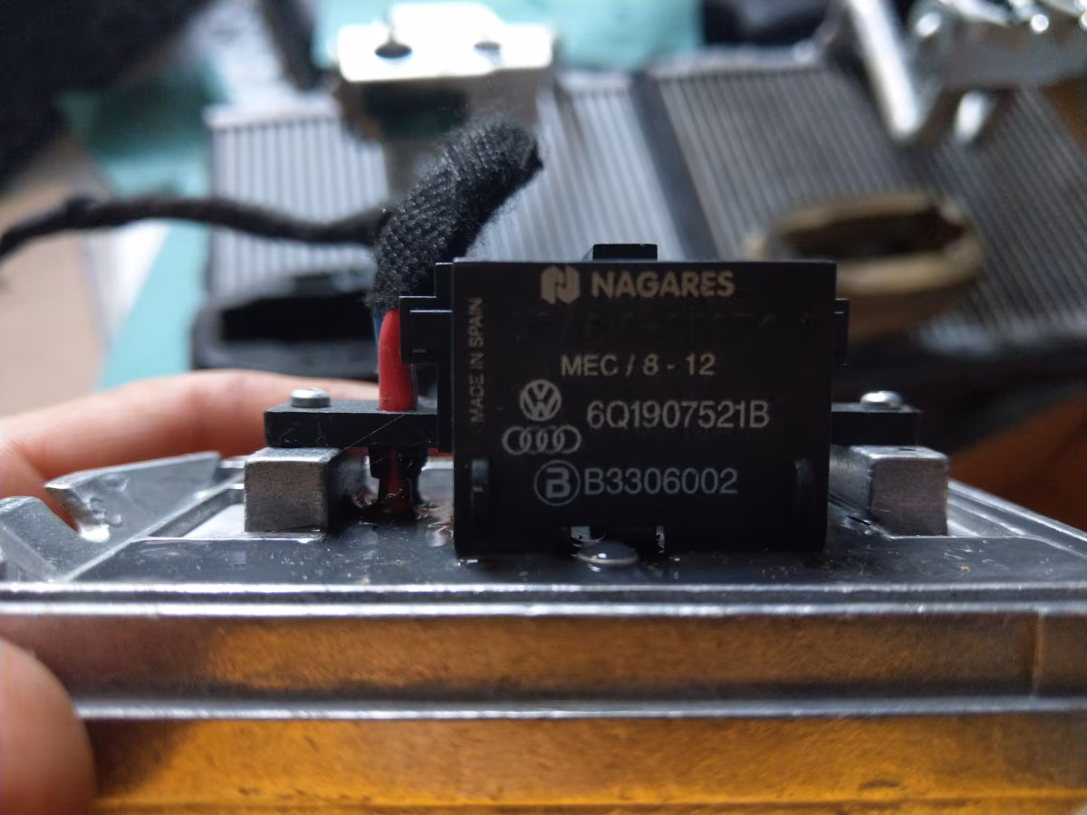 6Q1907521B - Climatronic blower controller [7/8]