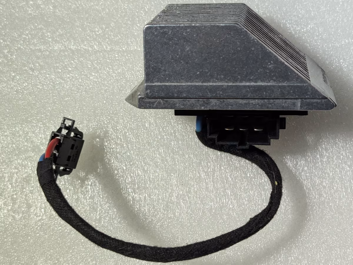 6Q1907521B - Climatronic blower controller [2/8]