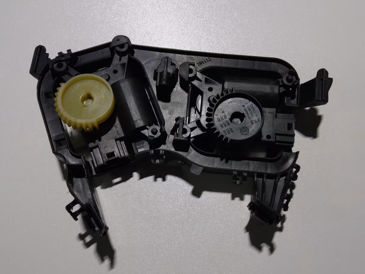 6Q0907511C - Adjustment motor of the temp control flap. [2/7]