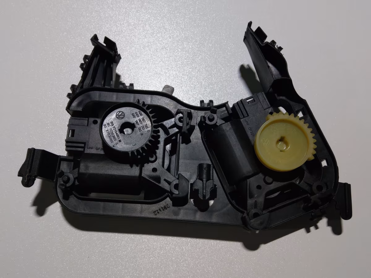 6Q0907511C - Adjustment motor of the temp control flap. [4/7]