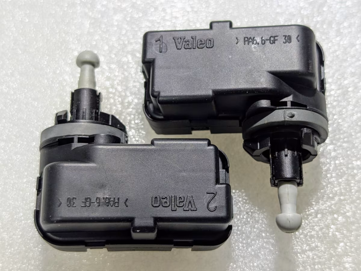 5P0941295 - Headlight adjustment motor [3/6]