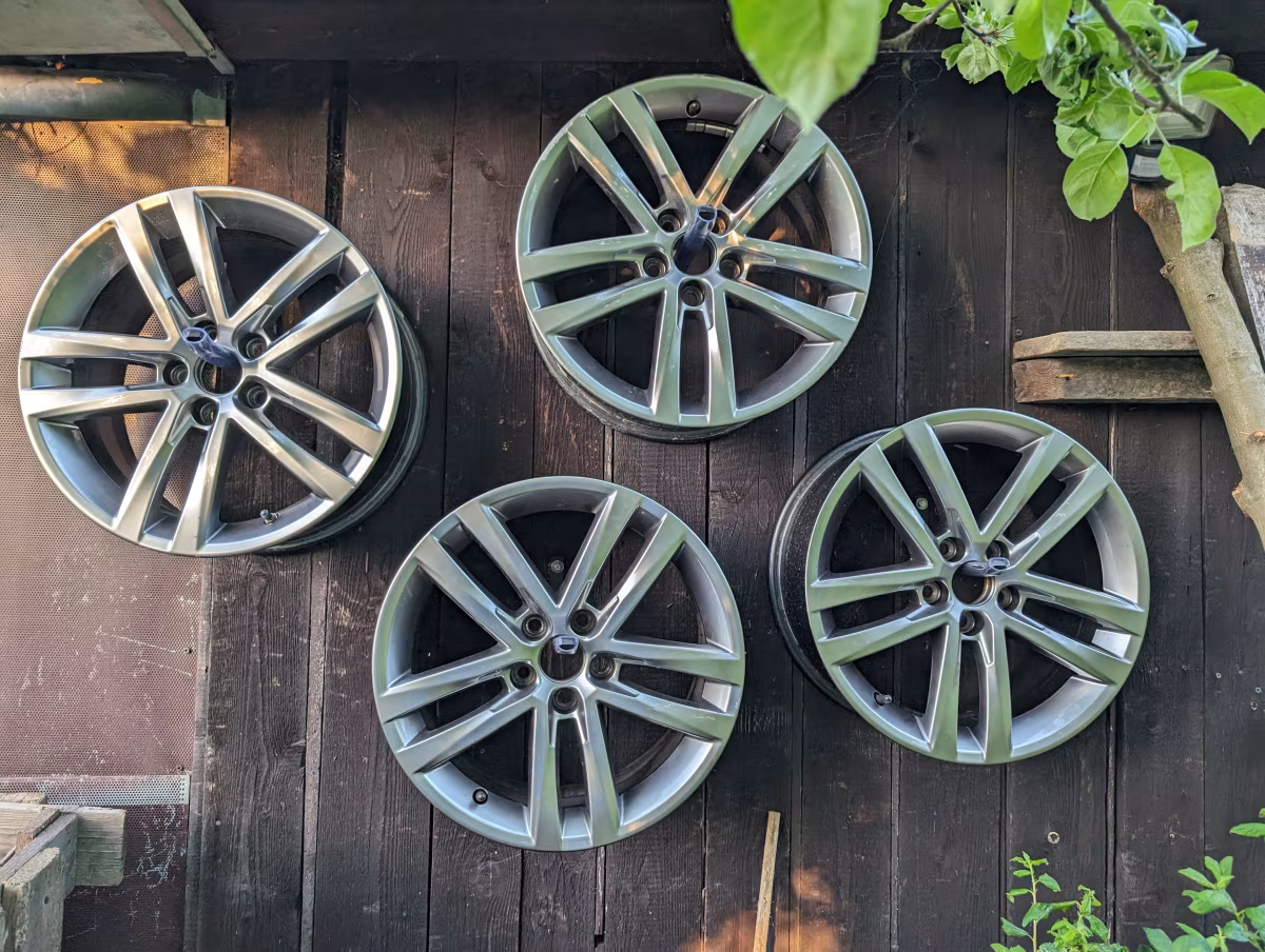 6C0601025JZ49 - 4 * Salvador 16" rim [5/10]