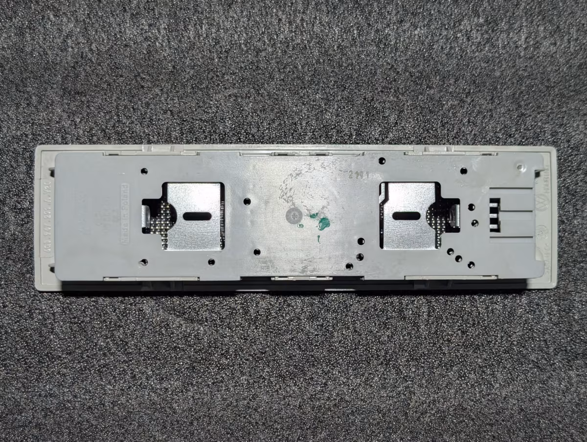 6Q0947291AY20 - Interior and reading light with switch-off delay [2/11]