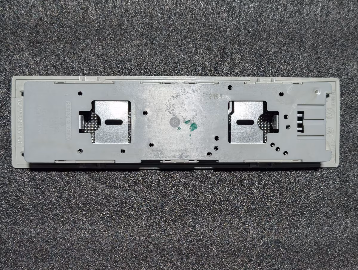 6Q0947291AY20 - Interior and reading light with switch-off delay [9/11]