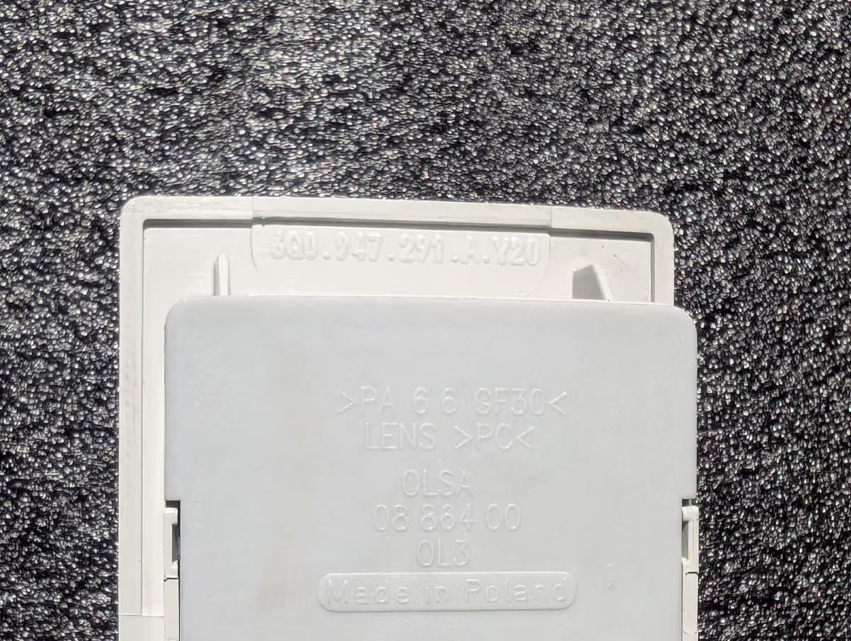 6Q0947291AY20 - Interior and reading light with switch-off delay [7/11]