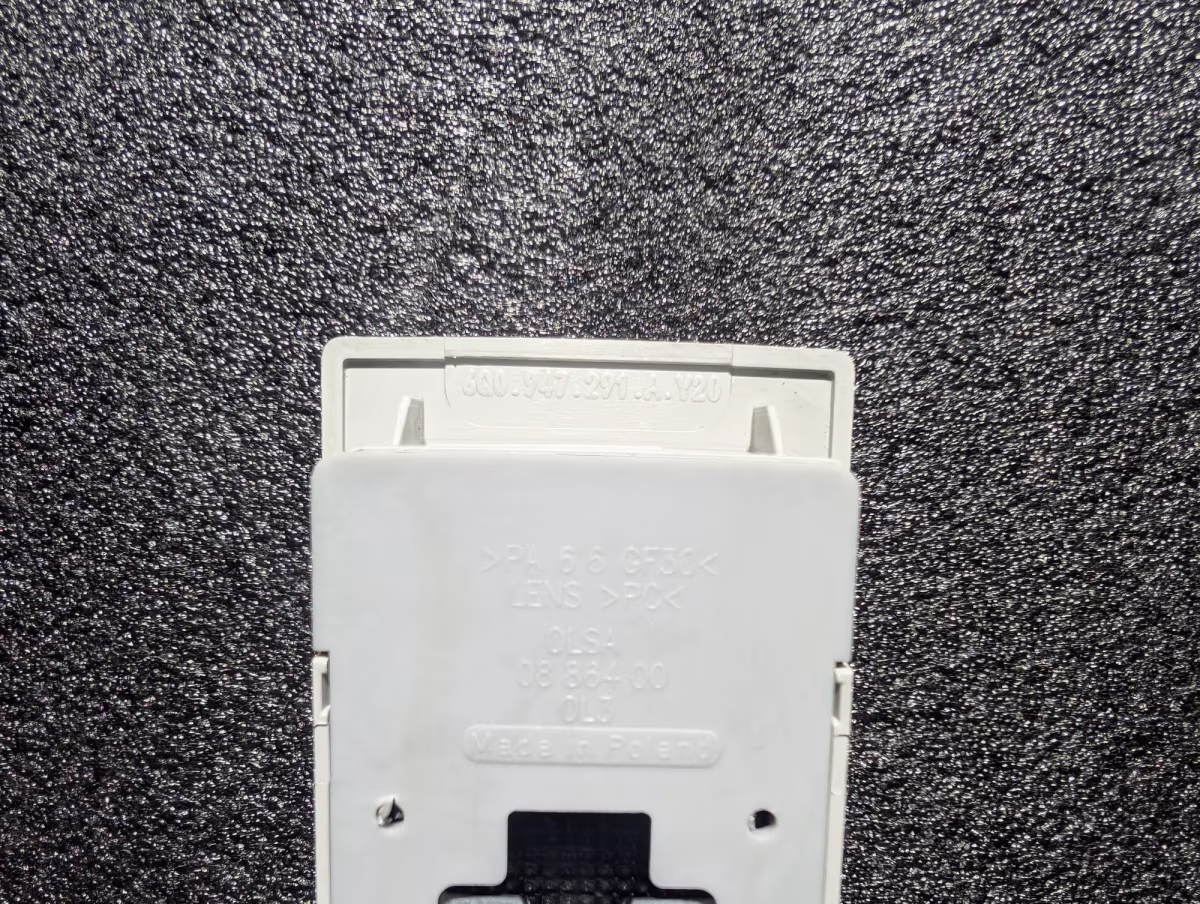 6Q0947291AY20 - Interior and reading light with switch-off delay [8/11]