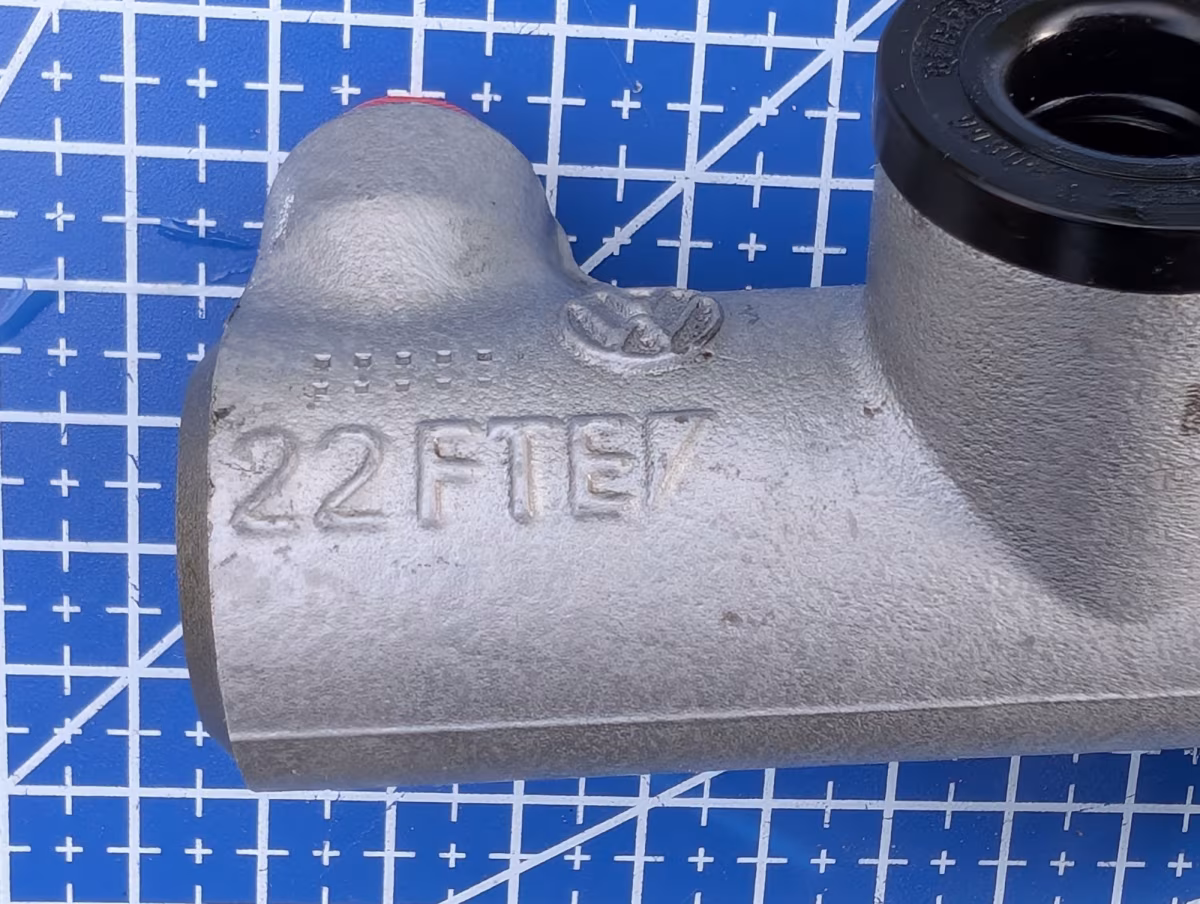 6R1611019F - Two-section master cylinder [3/8]