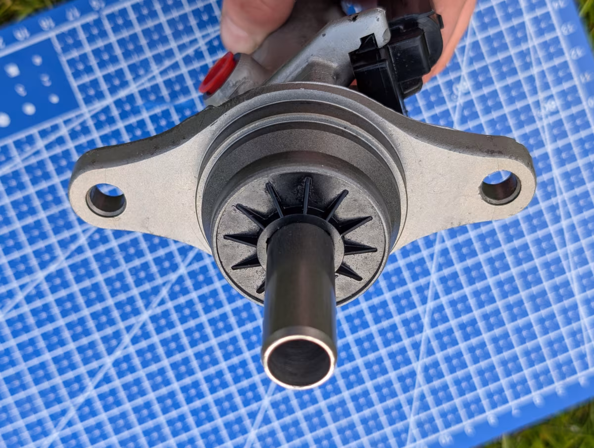 6R1611019F - Two-section master cylinder [5/8]