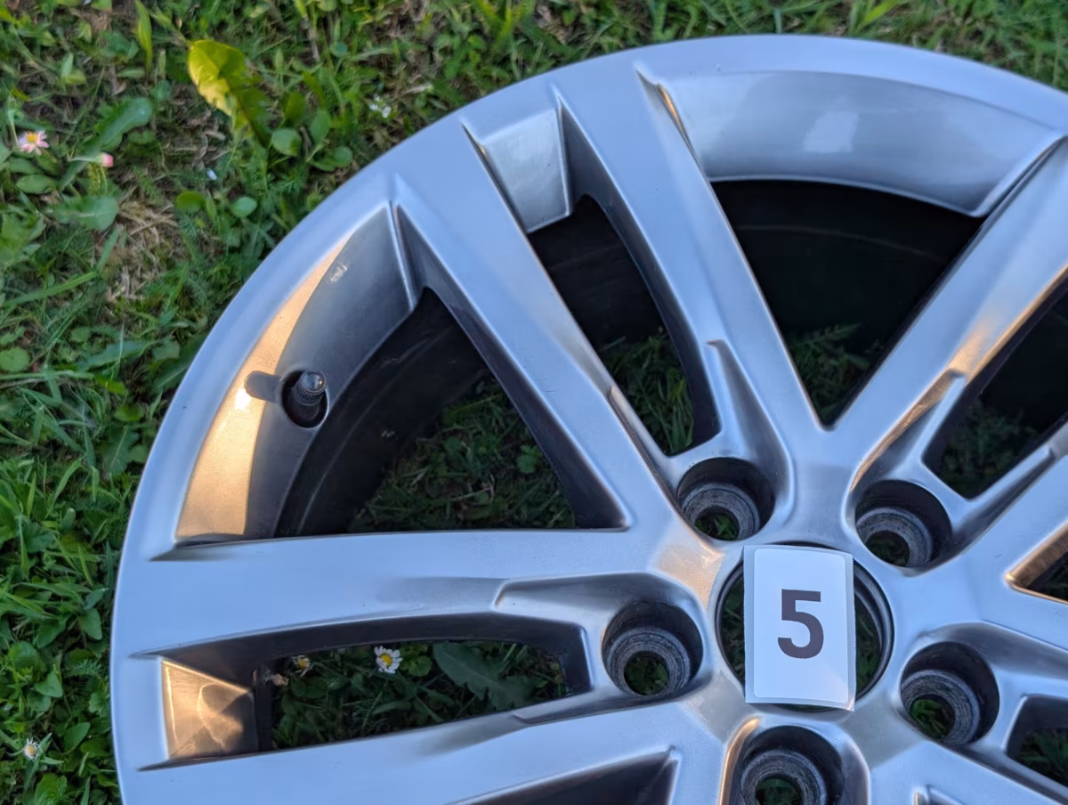 6C0601025JZ49 - Felga Salvador 16" #5 [5/18]
