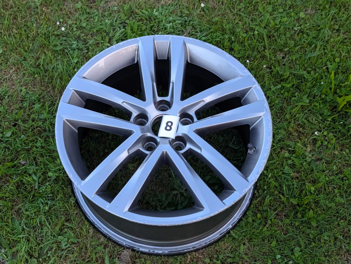 6C0601025JZ49 - Felga Salvador 16" #8 [2/17]
