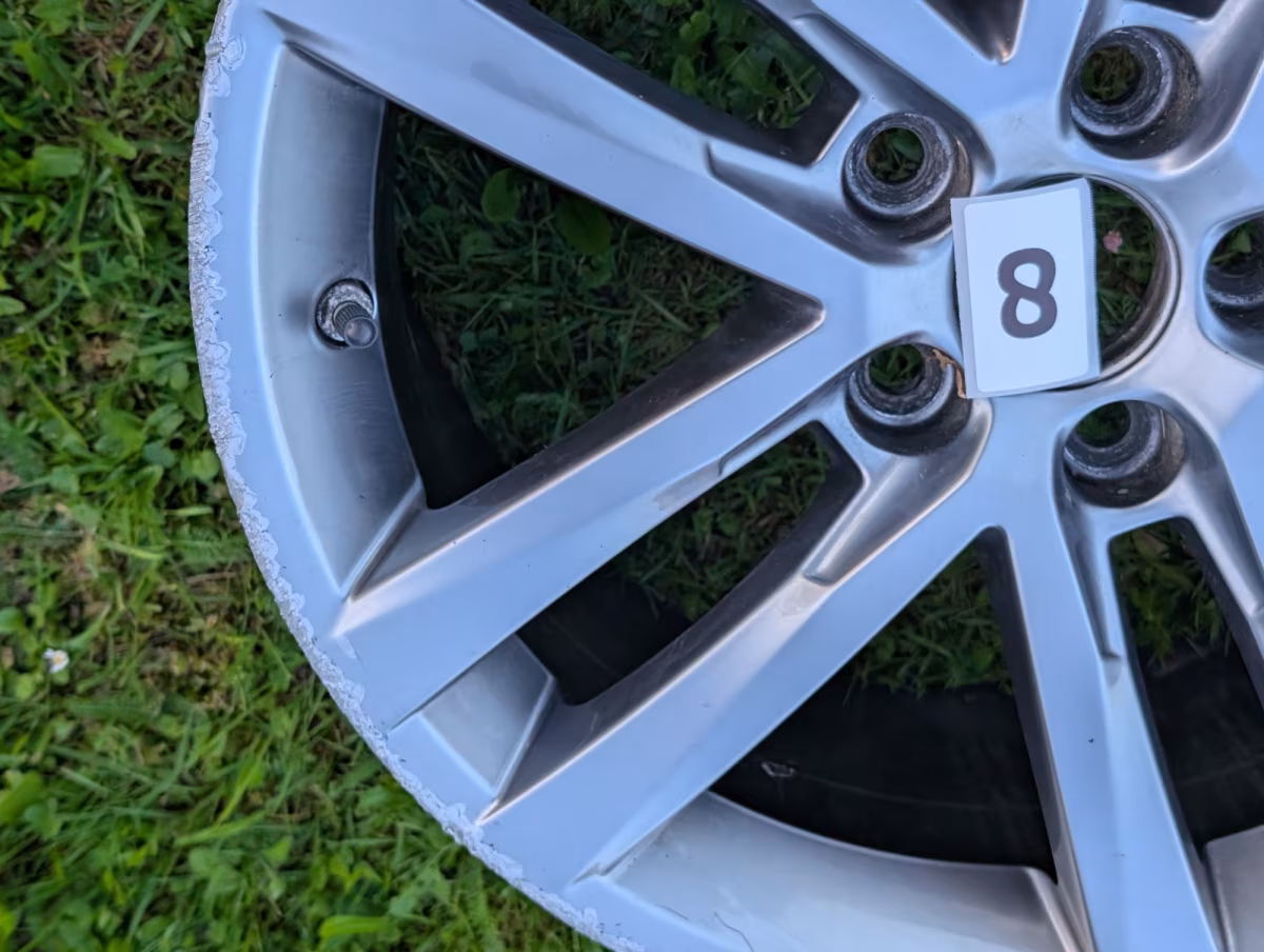 6C0601025JZ49 - Felga Salvador 16" #8 [9/17]