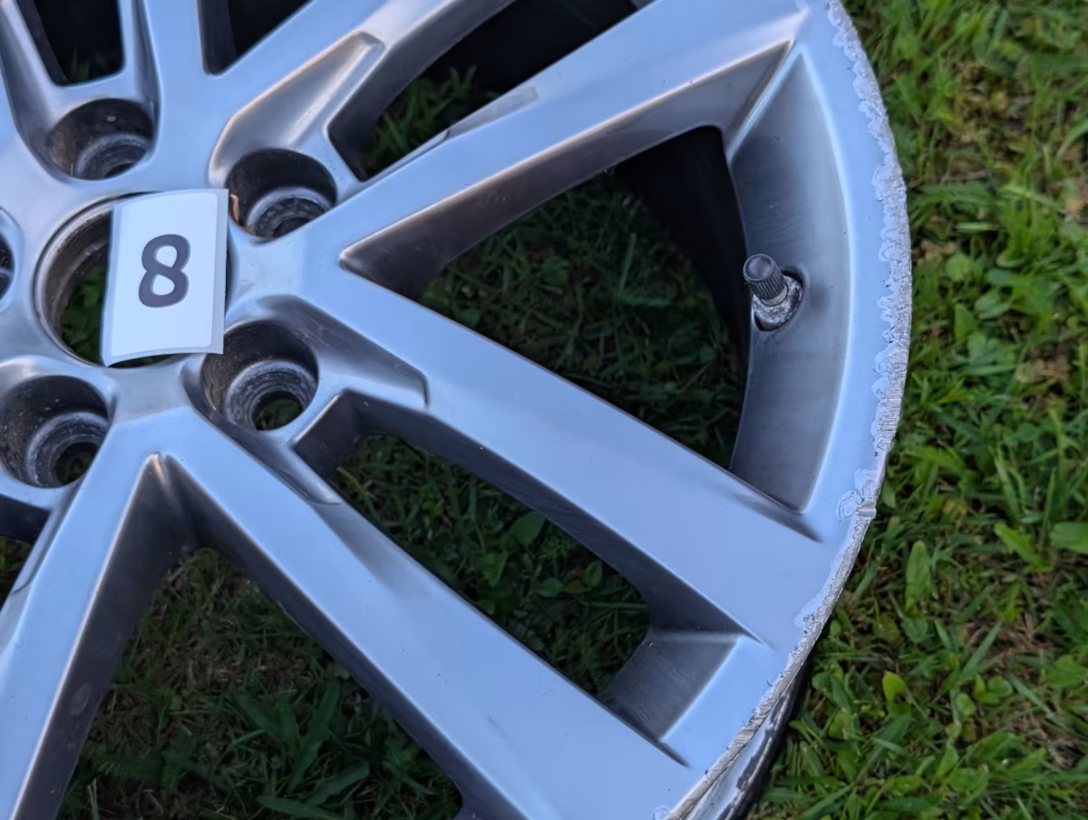 6C0601025JZ49 - Felga Salvador 16" #8 [15/17]