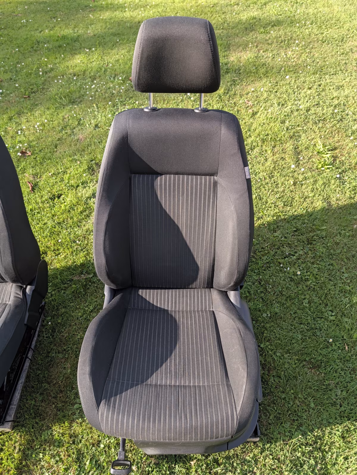 Front seat set for the 2012 VW Polo 6R Highline—with storage compartments, without airbags [12/21]