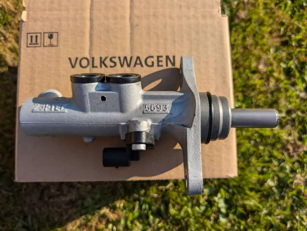 Two-section master cylinder 23.81