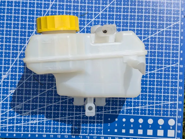 Brake fluid expansion tank